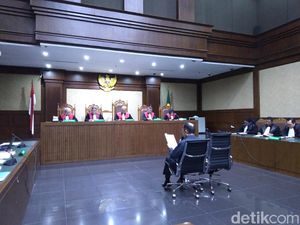 Fredrich: Cegah Ajudan Novanto, KPK Takut-takuti Polri dan Advokat