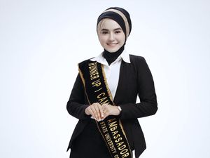 Foto:  Manisnya Dosen Berhijab Asal Kediri yang Bikin Betah di Kelasnya