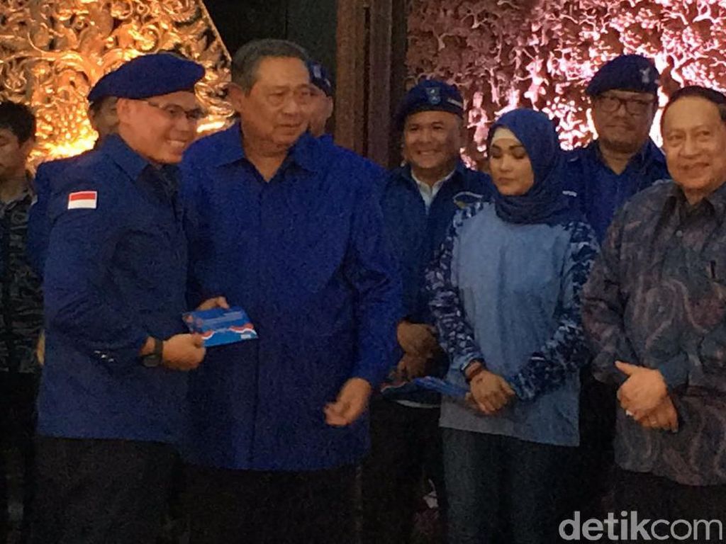 Demokrat Godok Nama Taufik dan Chris John Tarung di Pentas Politik Demokrat Godok Nama Taufik dan Chris John Tarung di Pentas Politik