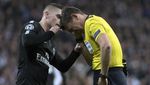 Foto: Saat Bola Tendangan Neymar Hantam Muka Wasit