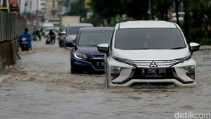 Jalan Boulevard Kelapa Gading Juga Terendam Banjir