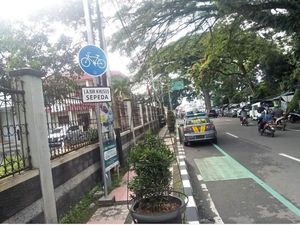 Mobil Polisi Halangi Jalur Sepeda di Sukabumi Disorot Warganet