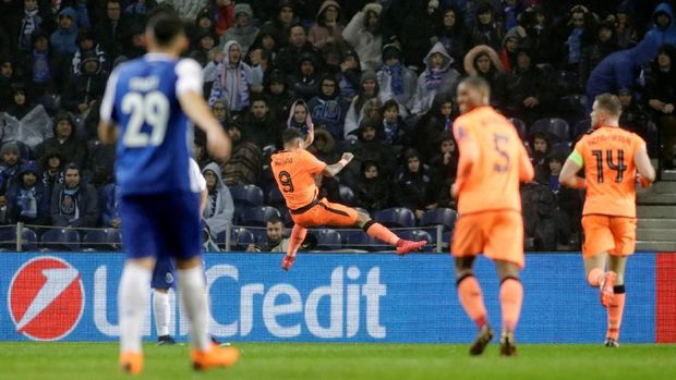 Putar-Tendang ala Roberto Firmino