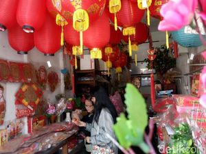 Selain Lampion, Ini Aksesoris Imlek yang Diburu Warga Sukabumi