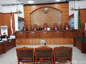 Tanggapi Saksi, Aman Abdurrahman: Saya Tidak Tahu Soal Bom Thamrin Tanggapi Saksi, Aman Abdurrahman: Saya Tidak Tahu Soal Bom Thamrin