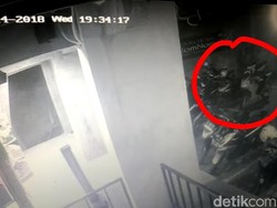 Pencurian Motor Anak Band di Sukabumi Terekam CCTV