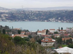 Pemandangan Dua Benua Terlihat dari Taman Ini