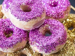 Apakah Glitter pada Makanan Aman Dikonsumsi?