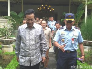 Danlanud Adisutjipto Ajak Sultan HB X Terbang Dengan Pesawat Grob