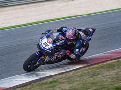 Ada Semakin di Depan di Superbike