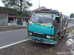 Truk Pengangkut Kelapa Senggol Biker Bawa Bayi di Tasikmalaya