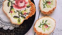 Keren! Icing Cookies Ini Persis Kerajinan Kain Tusuk Silang dan Lukis!