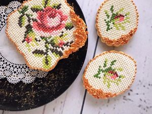 Keren! Icing Cookies Ini Persis Kerajinan Kain Tusuk Silang dan Lukis!