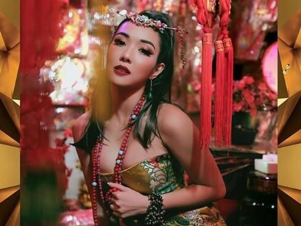 Tampil Seksi, Gisel Bikin Salah Fokus! Tampil Seksi, Gisel Bikin Salah Fokus!