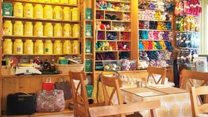 Wah, Asyiknya di Tempat Ini Bisa Ngeteh Cantik  Sambil Merajut!