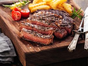 Mau Kencan Sambil Makan Steak? Yuk, datang ke Restoran Romantis Ini