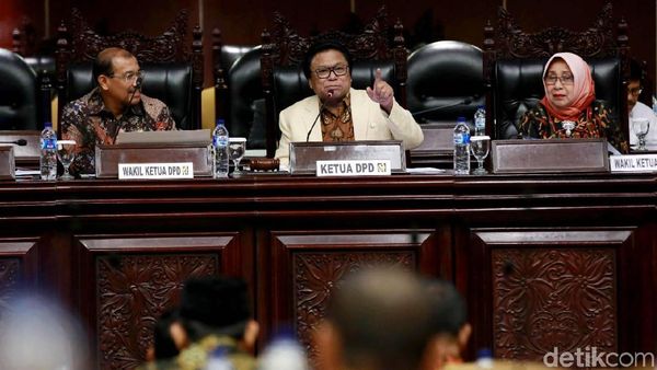 OSO Pimpin Sidang Paripurna