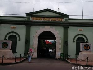 Ruang Fuad Amin di RS Dustira Dijaga Petugas, Tak Boleh Dilihat Ruang Fuad Amin di RS Dustira Dijaga Petugas, Tak Boleh Dilihat