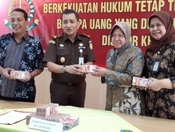 Kejari Surabaya Kembalikan Rp 1 M Uang Kasus Korupsi ke Kas Negara