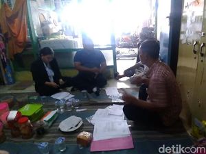 Perwakilan Resto Temui Keluarga Karyawati yang Tewas Terjepit Lift Perwakilan Resto Temui Keluarga Karyawati yang Tewas Terjepit Lift