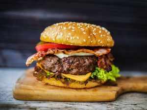 3 Alasan untuk Tidak Sahur Pakai Junk Food