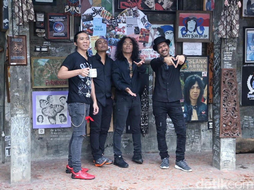 Slank Luncurkan Sepatu yang Mereka Desain Sendiri Slank Luncurkan Sepatu yang Mereka Desain Sendiri