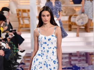 Jarang Terjadi, Model Fashion Show Tanpa Sepatu di New York Fashion Week Jarang Terjadi, Model Fashion Show Tanpa Sepatu di New York Fashion Week