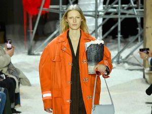 Foto: Wow! 190 Ribu Liter Popcorn Banjiri Catwalk Calvin Klein