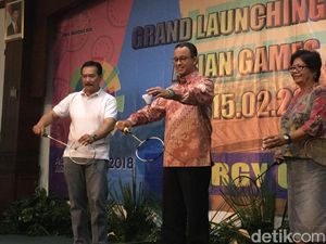 Pukul Kok, Anies Resmikan Prangko Bertema Asian Games 2018