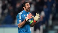 3. Kiper veteran Juventus Gianluigi Buffon juga menjadi yang paling kaya pengalaman di Liga Champions di skuat Bianconeri, setelah menjalani 115 penampilan. Enam di antaranya dibuat Buffon di awal-awal karier sepakbolanya bersama Parma. (Foto: Michael Regan/Getty Images)