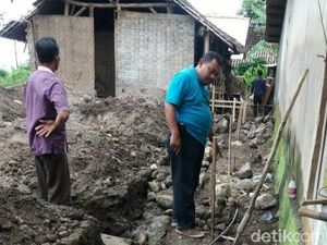 Bantu Bangun Rumah Tetangga, Pria di Mojokerto Tewas Kesetrum