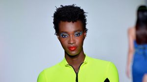 Yummy! Camilan Jadi Aksesori Andalan di Catwalk New York Fashion Week