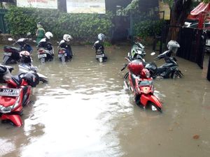 Kampus UNJ Sempat Kebanjiran Gara-gara Hujan Deras