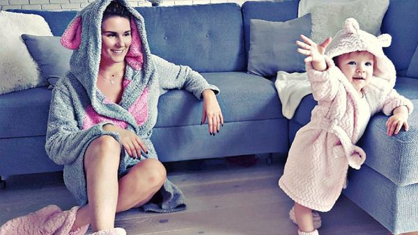 Inspirasi Gaya agar Foto Bunda dan si Gadis Cilik Makin Kece