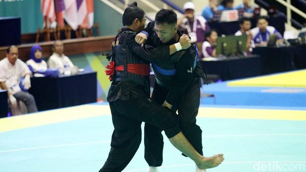 Pesilat Eko Febrianto Rebut Emas Nomor Tarung