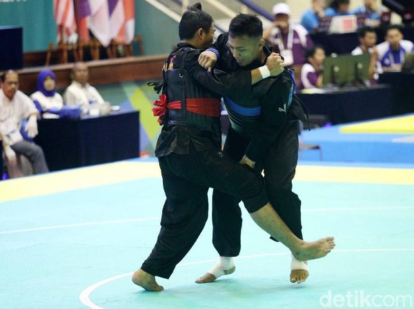 Pesilat Eko Febrianto Rebut Emas Nomor Tarung