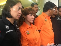 Roro Fitria Terus Menangis dan Menyesali Sudah Pakai Narkoba