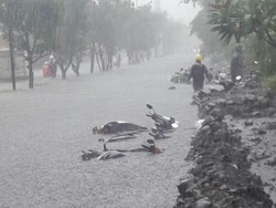 Sempat Hampir Rendam Motor, Banjir di Pulogadung Sudah Surut