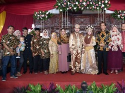 Bahagianya Novie, Anak Sopir yang Pernikahannya Didatangi Jokowi