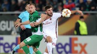 Milan menurunkan para pemain terbaiknya pada laga ini, tak terkecuali striker muda Patrick Cutrone yang sekarang jadi andalan. Foto: Stoyan Nenov/Reuters