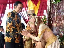 Jokowi Hadiri Pernikahan Anak Bekas Sopirnya di Gang Kancil