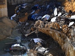 Lubang Menganga Tiba-tiba Muncul di Roma, Telan Kendaraan dan Gedung