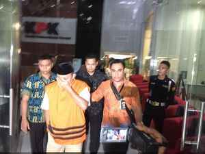 KPK Tahan 2 Tersangka Suap Pinjaman APBD Lampung Tengah KPK Tahan 2 Tersangka Suap Pinjaman APBD Lampung Tengah