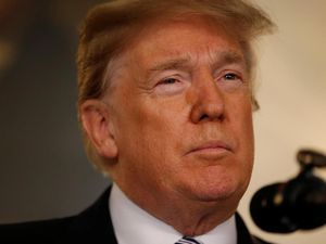 Trump Sahkan Kebijakan Kontroversial soal Bea Impor Baja Trump Sahkan Kebijakan Kontroversial soal Bea Impor Baja
