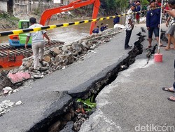 Duh.. Jalan Horor di Berlan Jadi Arena Bermain Anak-anak