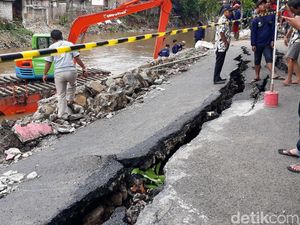 Duh.. Jalan Horor di Berlan Jadi Arena Bermain Anak-anak Duh.. Jalan Horor di Berlan Jadi Arena Bermain Anak-anak