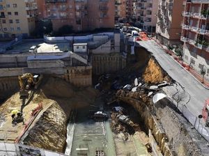 Lubang Raksasa di Roma yang Menelan Gedung
