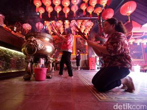Foto: Perayaan Imlek di Vihara Dhanagun Bogor