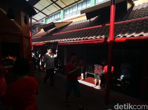 Jelang Imlek, Polisi Sterilisasi dan Jaga Vihara di Jakbar