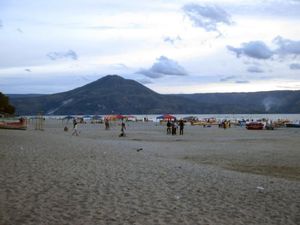 Pantai di Danau Toba Ini Cocok Untuk Akhir Pekan